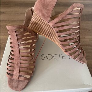 Sole Society Serifyna Fawn Cow Split Suede Strappy Wedge Sandals